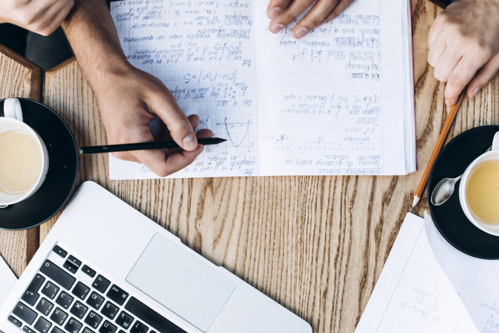 Študent a živnosť: Aké povinnosti máte, ak podnikáte popri štúdiu ako SZČO